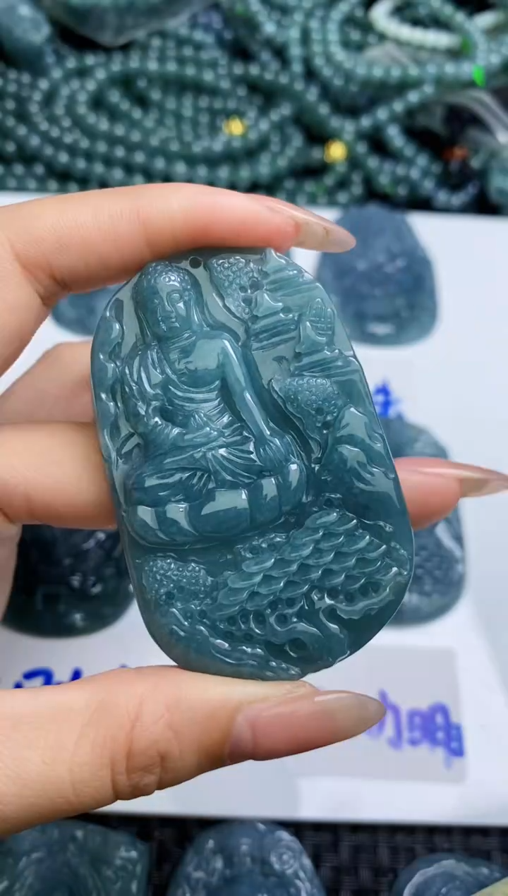 【闪购商品】翡翠颈饰未镶嵌         