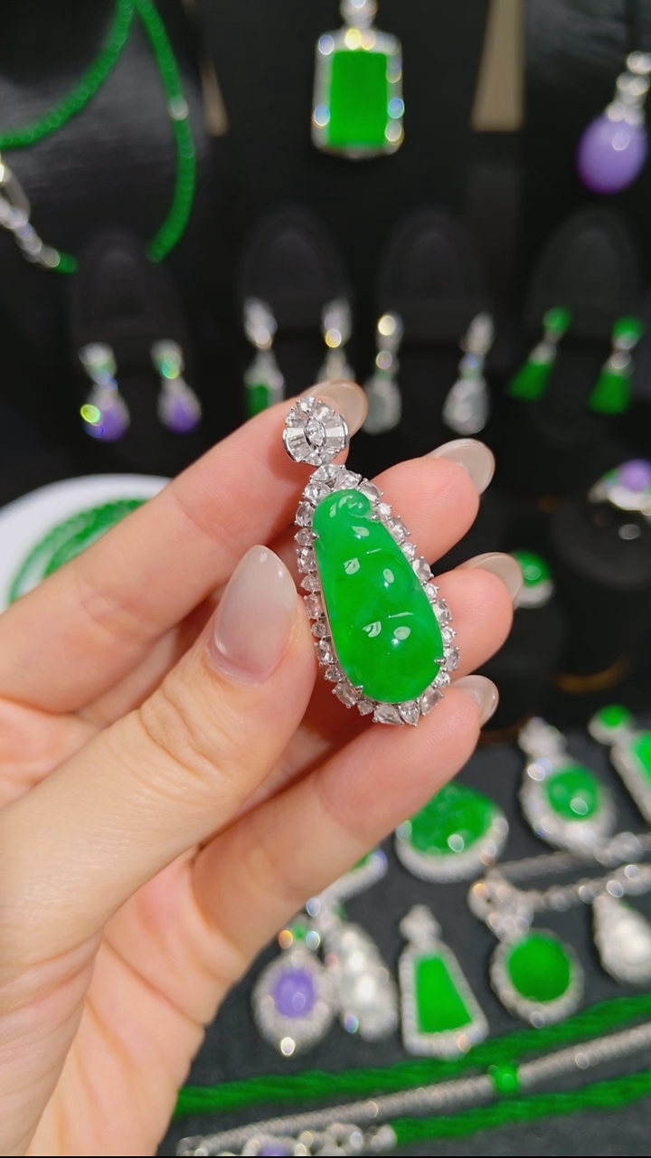 吊坠(不含链)18K金镶嵌翡翠福豆吊坠