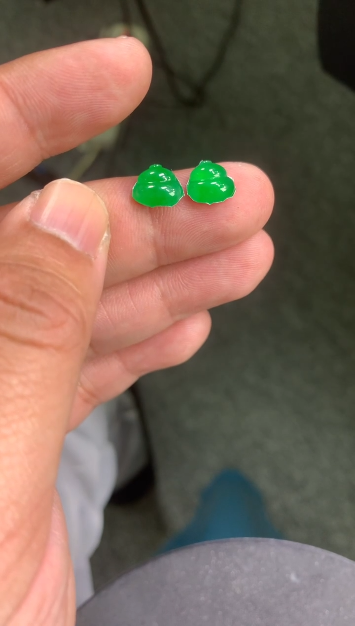 颈饰未镶嵌翡翠葫芦一对