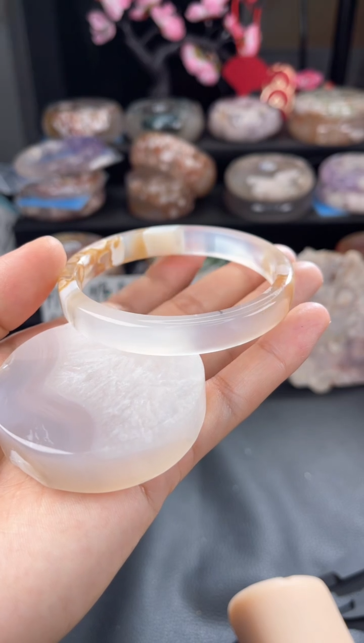 【闪购商品】石英质玉手镯未镶嵌61