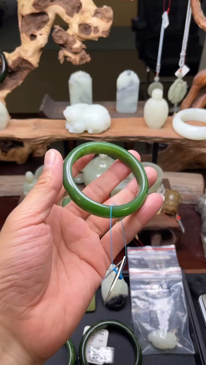 【闪购商品】和田玉手镯未镶嵌俄料碧玉 56+圈9007343