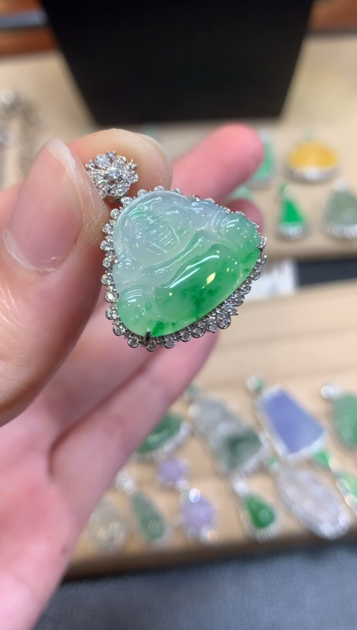 翡翠18K金镶嵌颈饰佛公【无服务费】