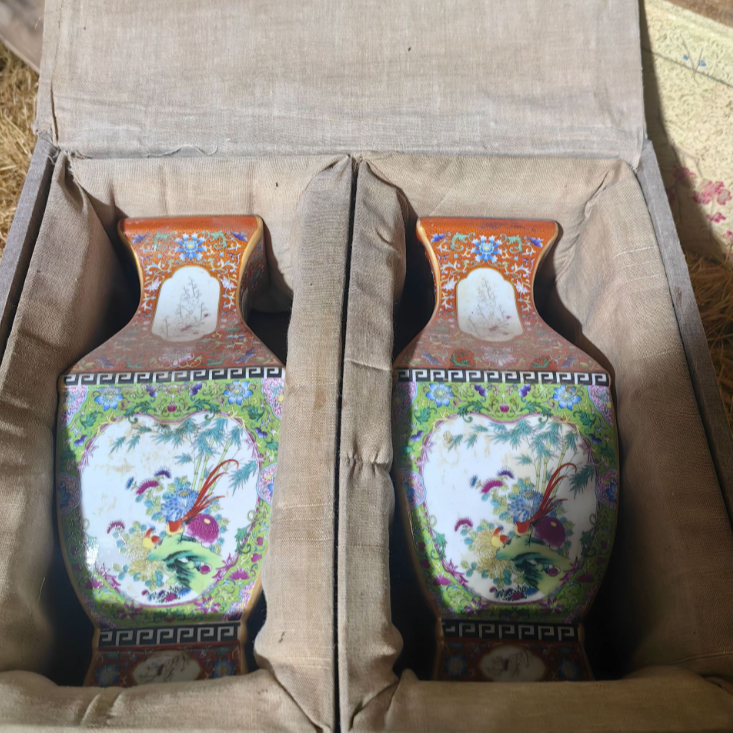 1对黄色绿色方瓶子摆件链接