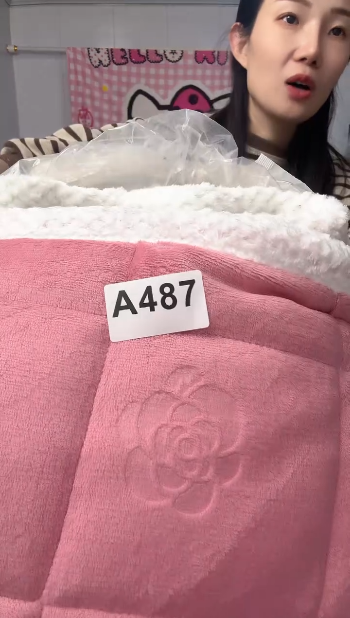 牛奶绒阿**呀487两个床垫