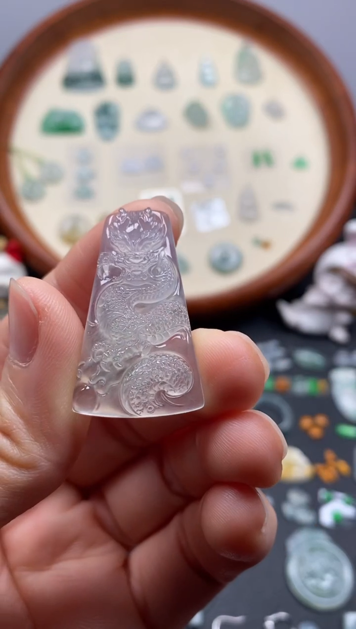 颈饰未镶嵌翡翠高冰龙牌/芬