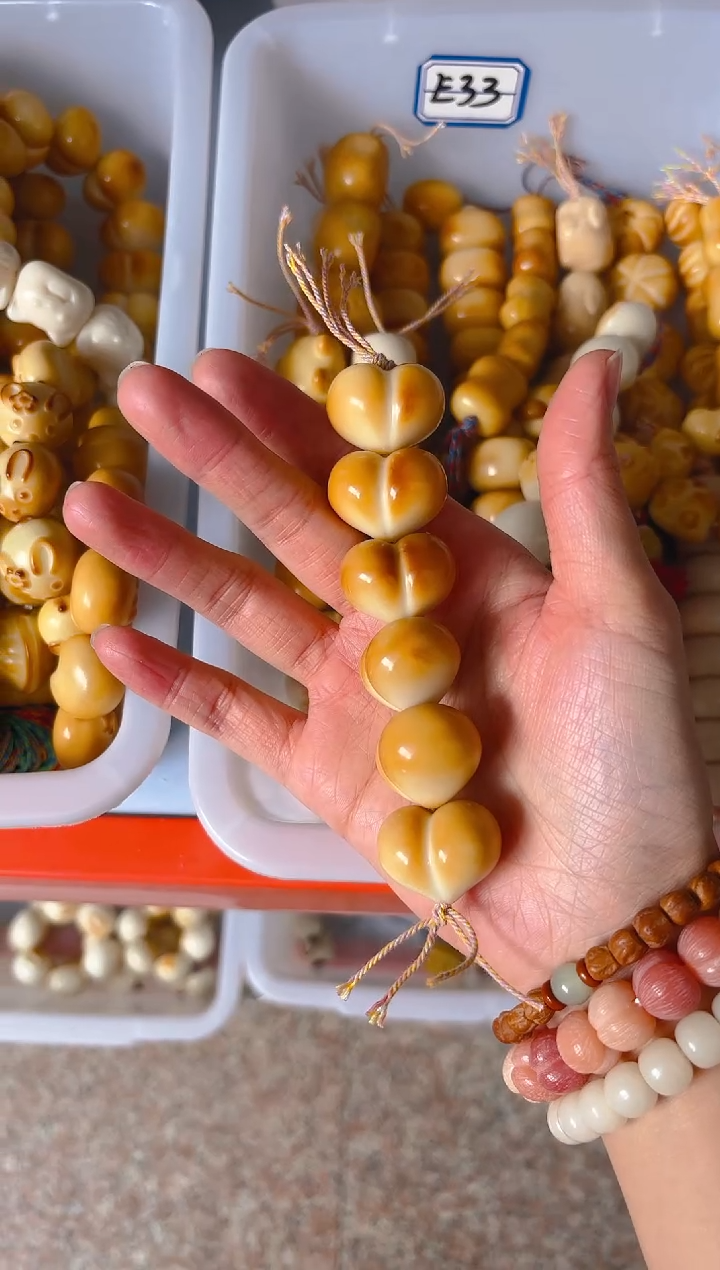 吊坠菩提根/象牙果光面屁桃棒棒糖