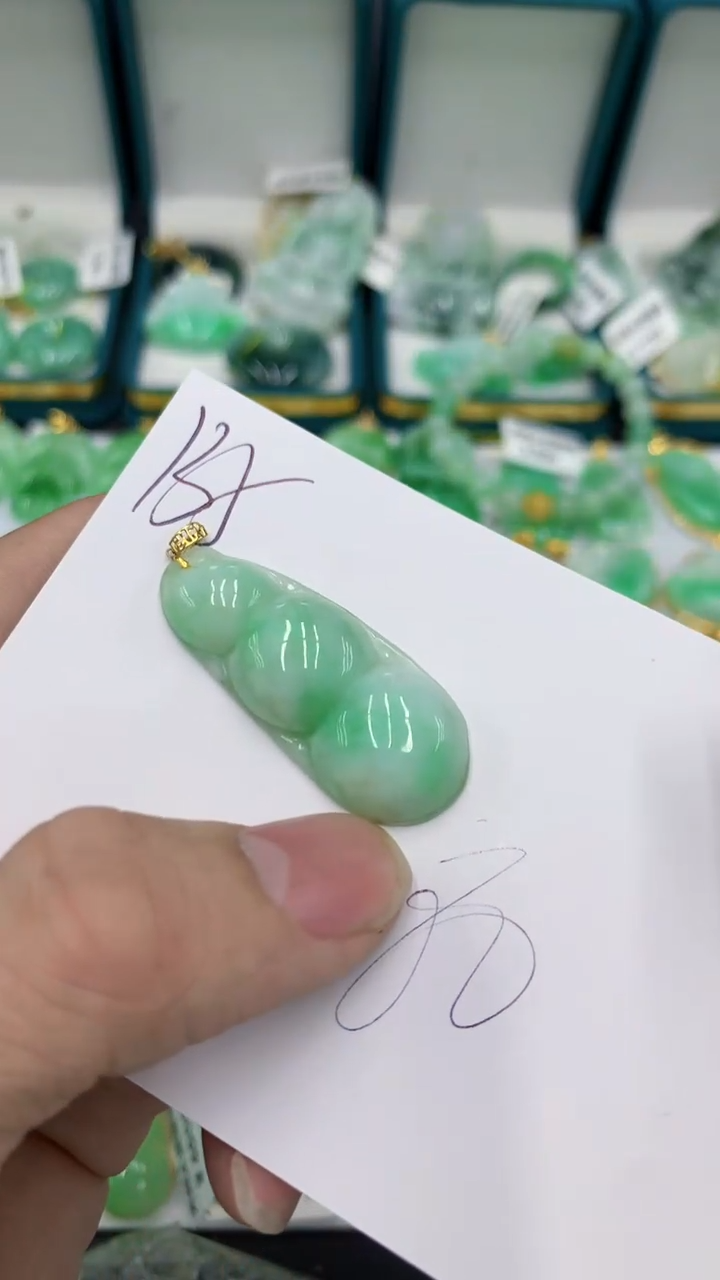 【闪购商品】翡翠颈饰18K金镶嵌翡翠