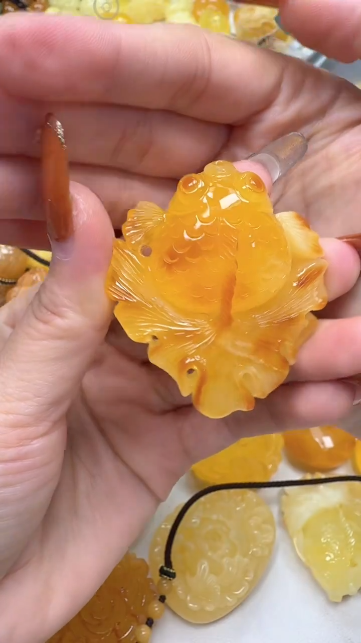 裸石琥珀未镶嵌如图