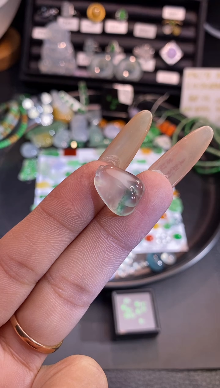 【闪购商品】翡翠挂件未镶嵌瓜