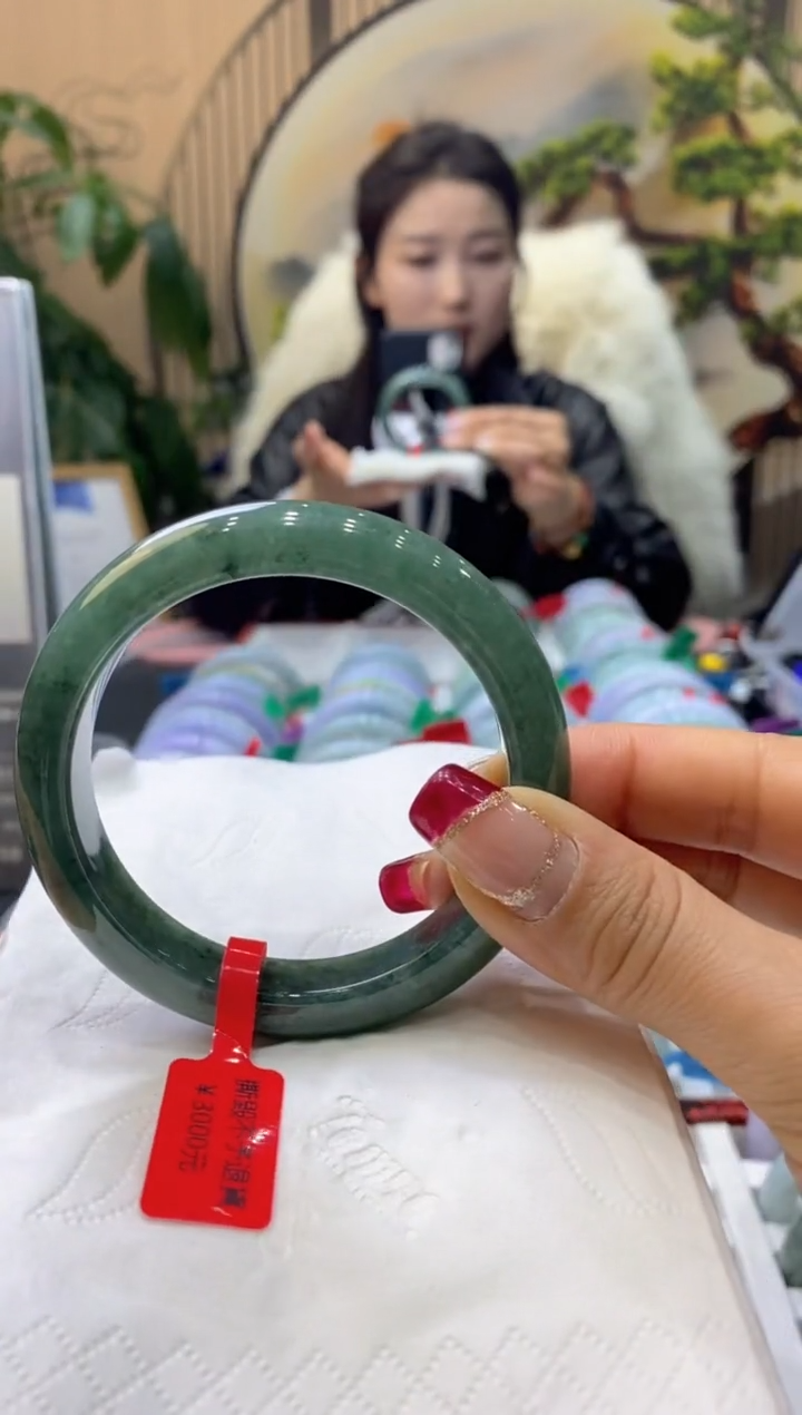 【闪购商品】翡翠手镯未镶嵌99913074