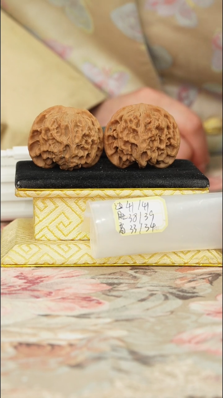 【闪购商品】文玩核桃把件苹果园