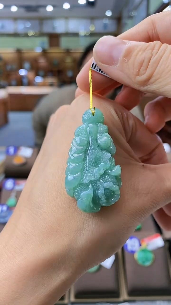 【闪购商品】翡翠颈饰未镶嵌白菜