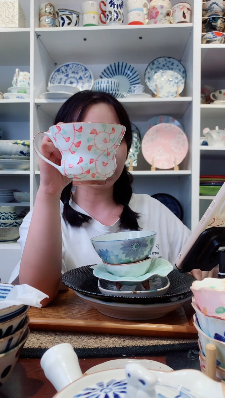 陶瓷日本进口赤绘唐草杯子