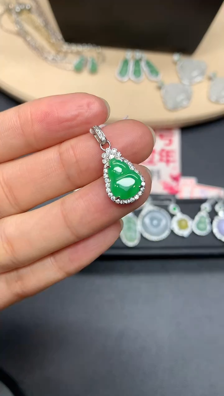 【闪购商品】翡翠吊坠(不含链)银S925镶嵌葫芦【无服务费】