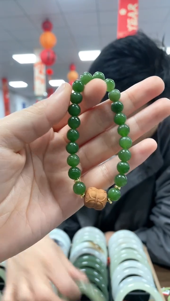 【闪购商品】和田玉手链未镶嵌碧玉莲花卡8手串一条