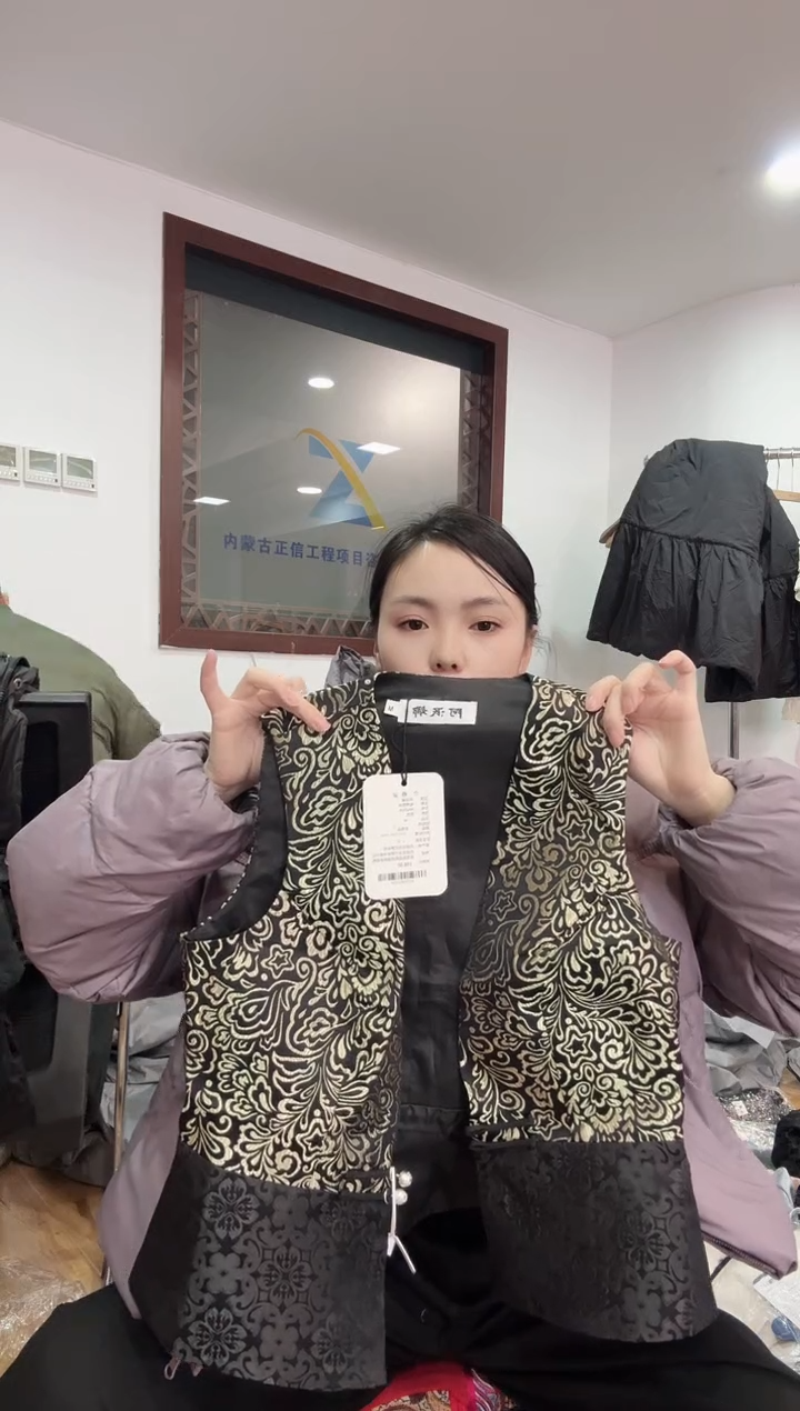 马甲 M  105斤以里