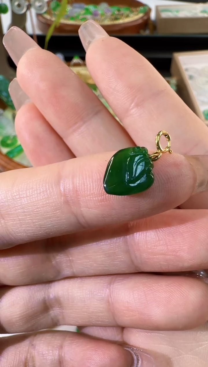 【闪购商品】翡翠颈饰18K金镶嵌缅甸A货翡翠圆牌吊坠