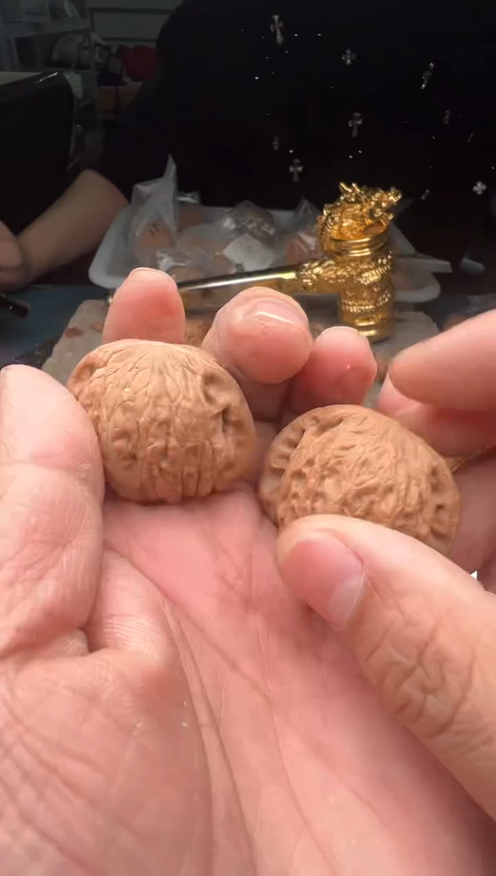 【闪购商品】文玩核桃把件38尺寸全品无修白茬铁锤妹妹一对