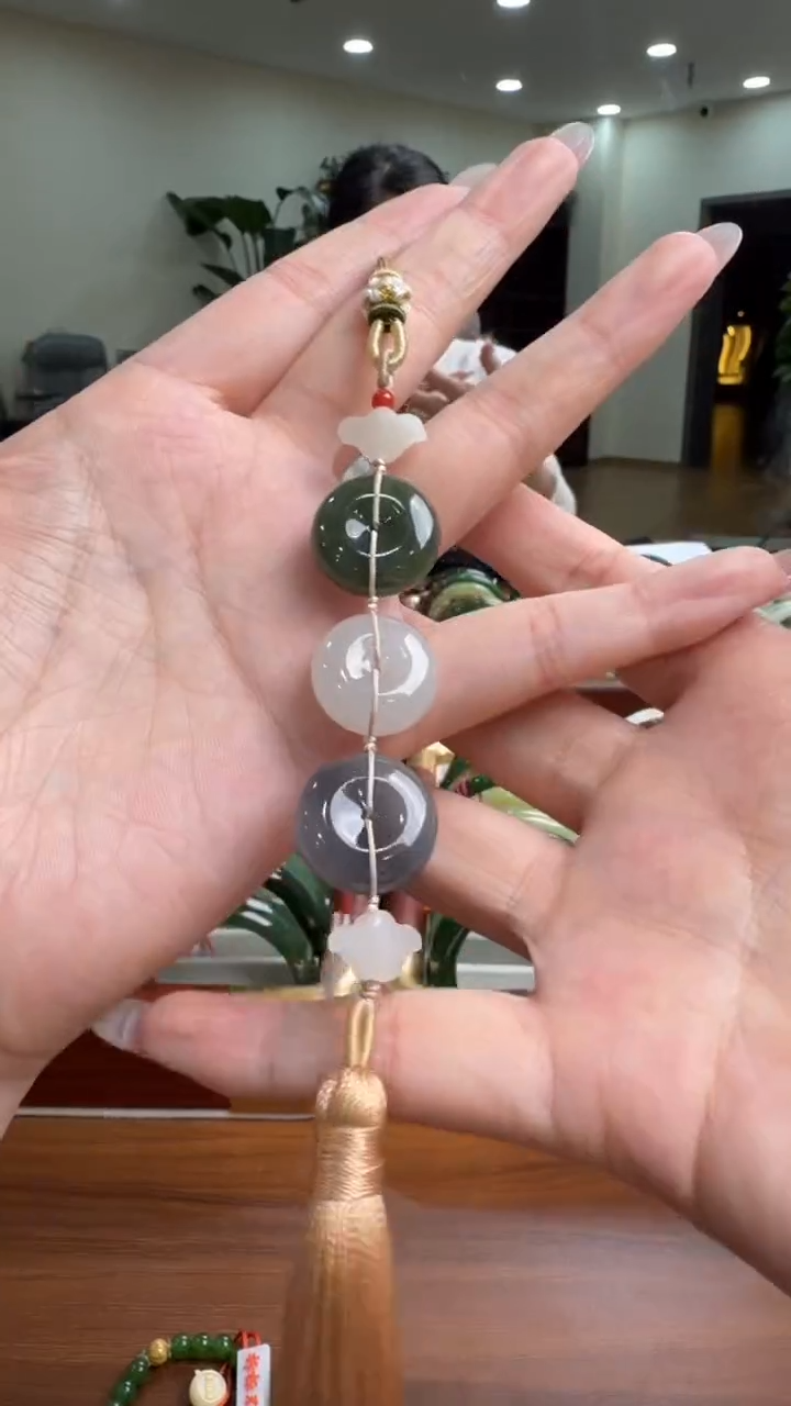 颈饰未镶嵌和田玉挂件