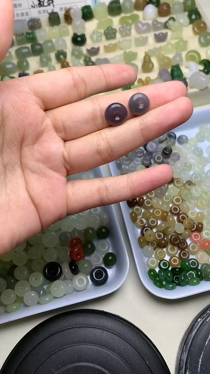 颈饰未镶嵌和田玉一个11一个10