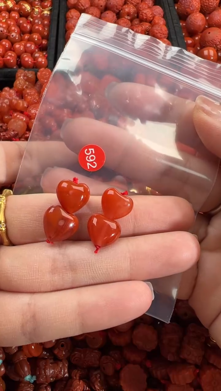 南红玛瑙未镶嵌颈饰1