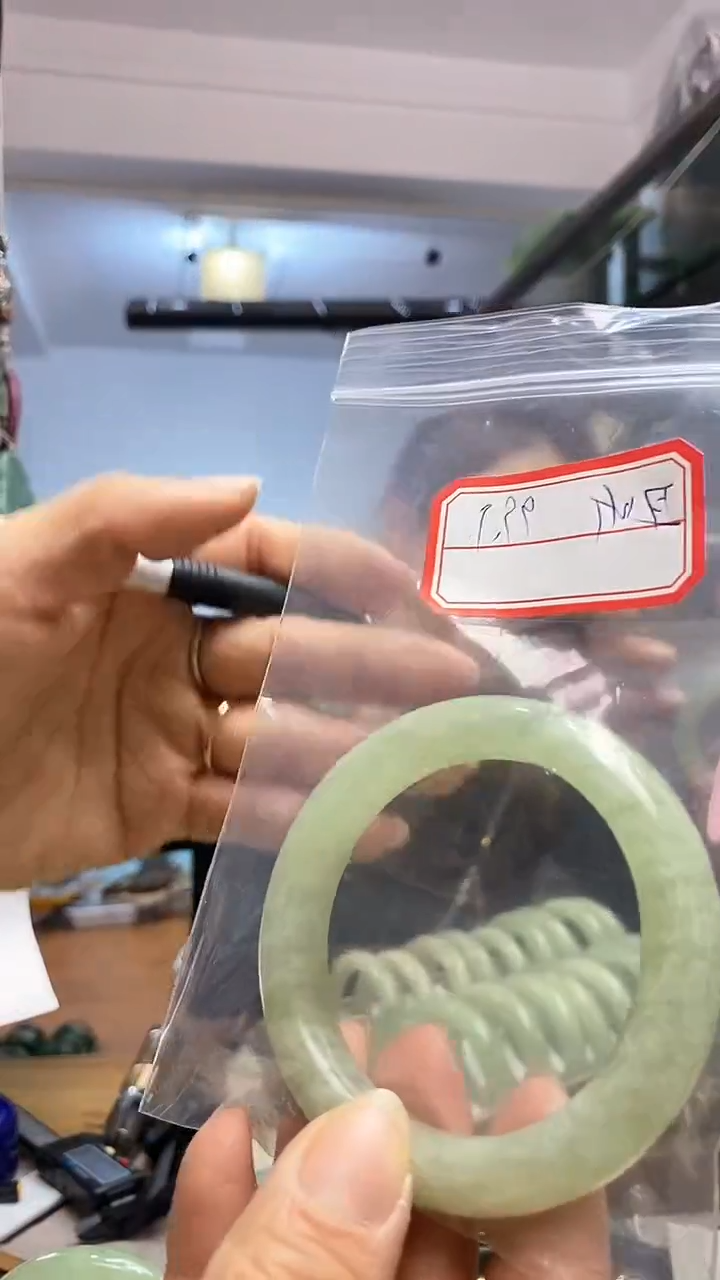 【闪购商品】岫玉手镯未镶嵌多样性发货其中之一