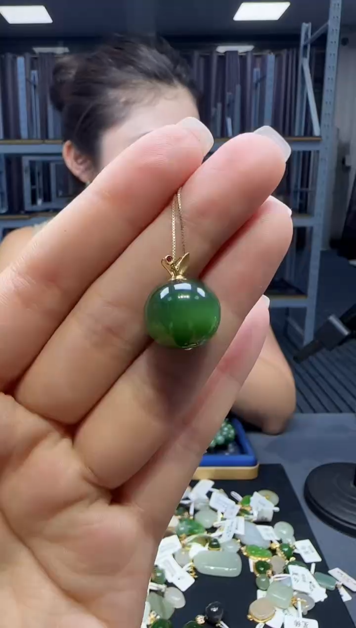 和田玉18K金镶嵌挂件 不含链
