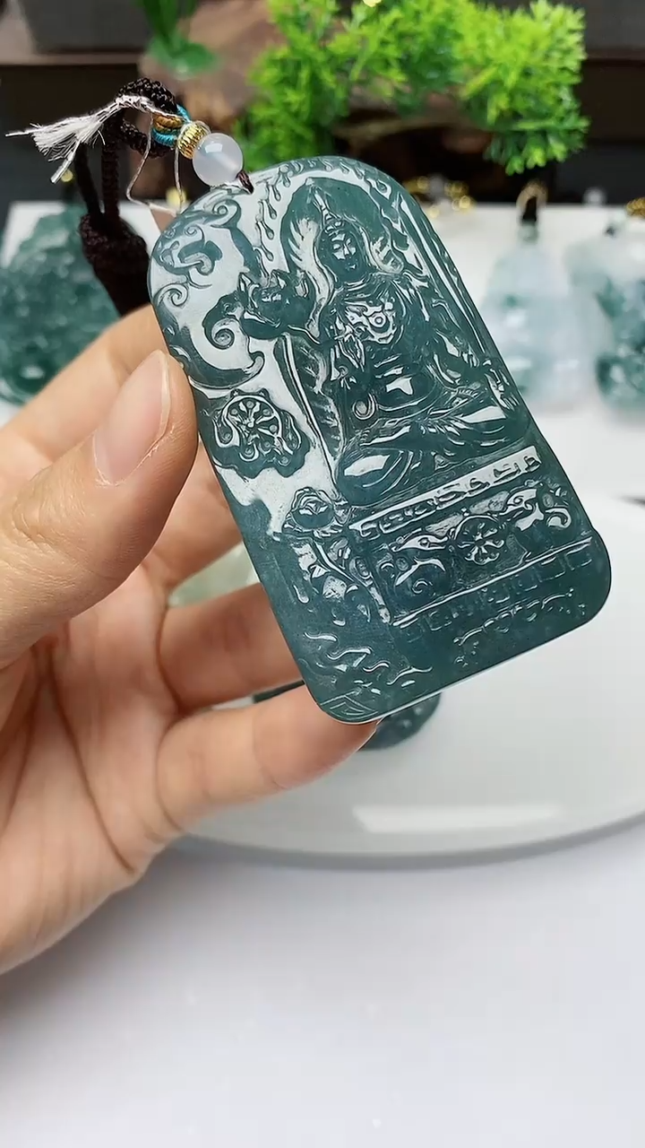 【闪购商品】翡翠颈饰未镶嵌        