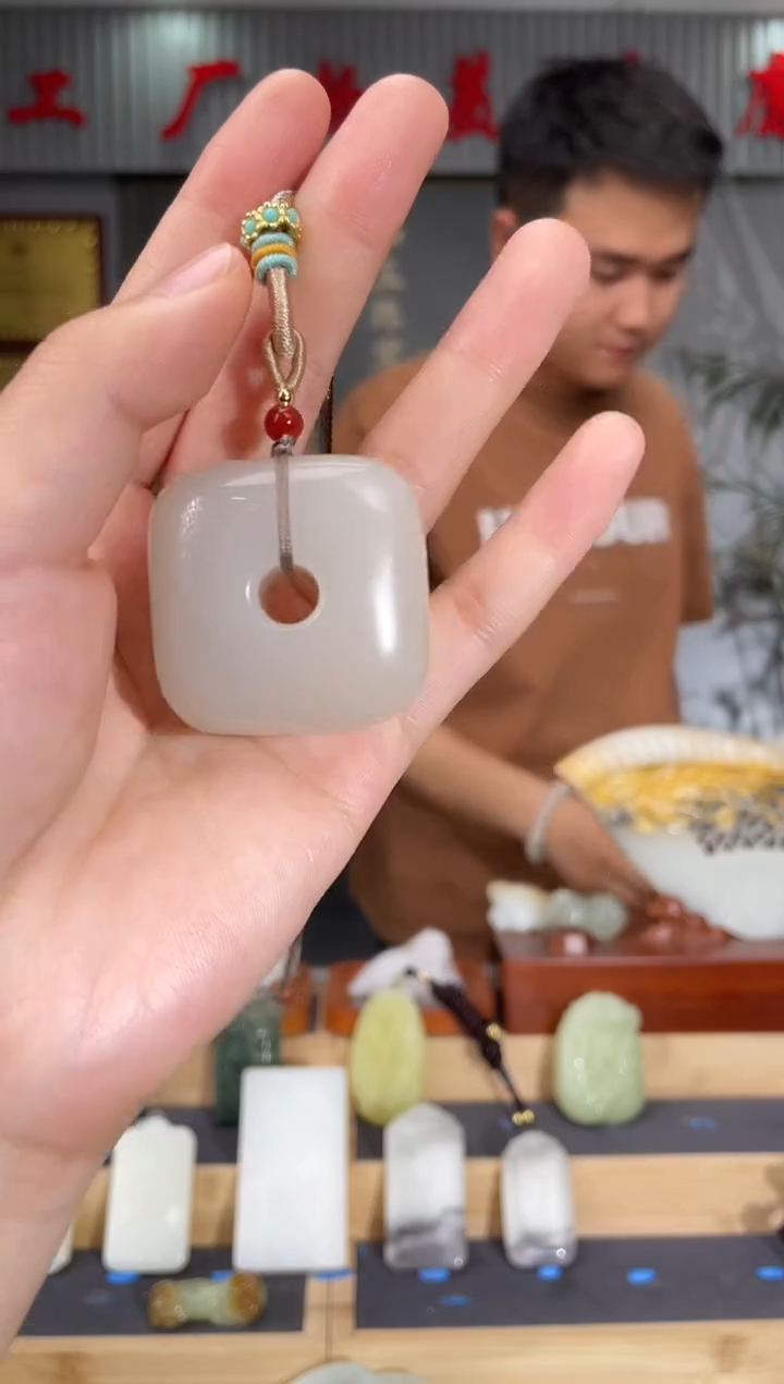 和田玉未镶嵌颈饰1