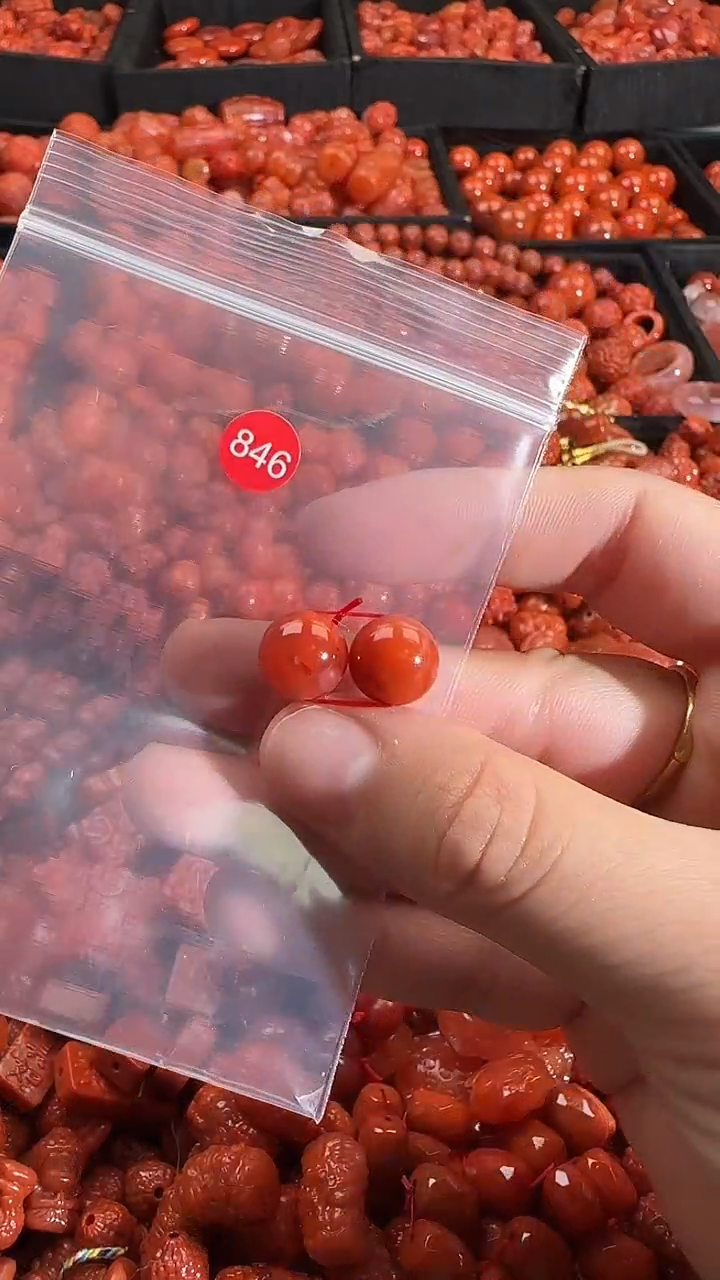 颈饰未镶嵌南红玛瑙1