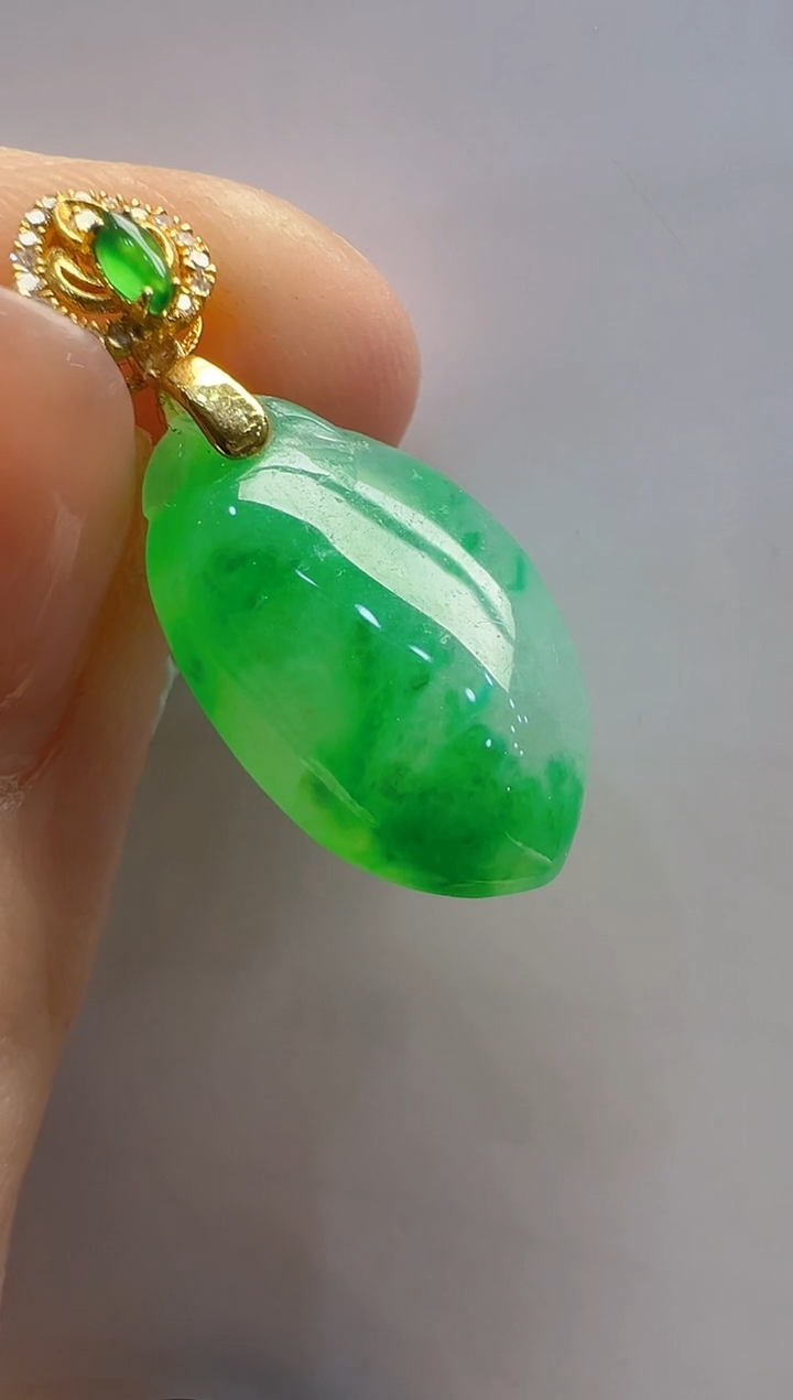 【闪购商品】翡翠吊坠(不含链)18K金镶嵌多样性发货拍一发一