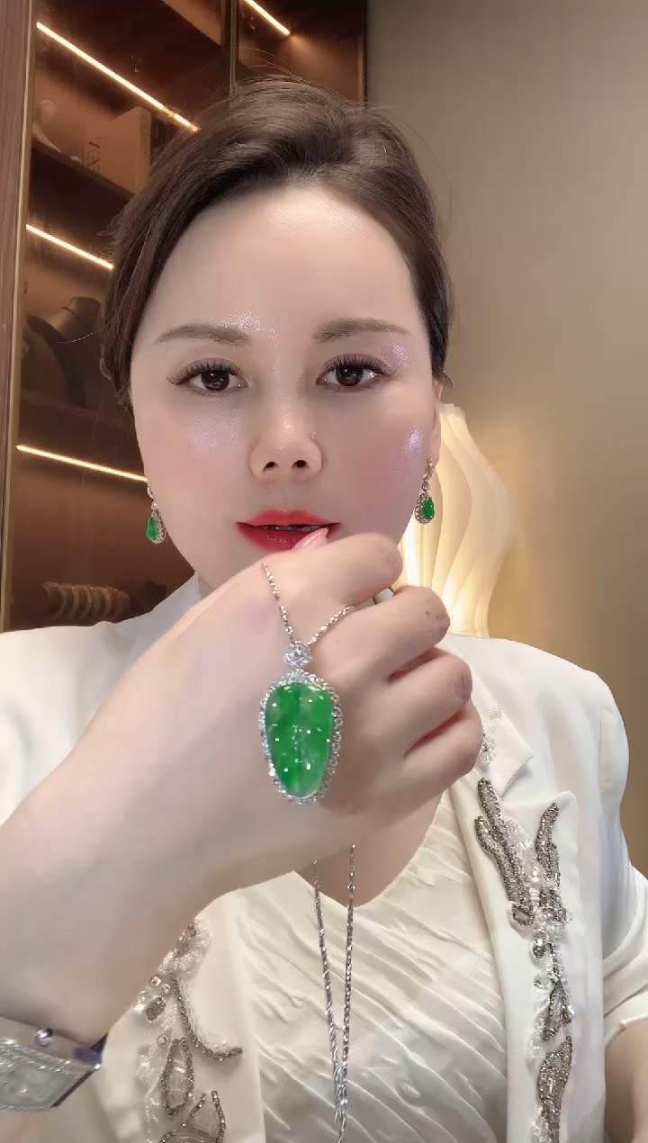 【闪购商品】翡翠吊坠(不含链)18K金镶嵌C103     