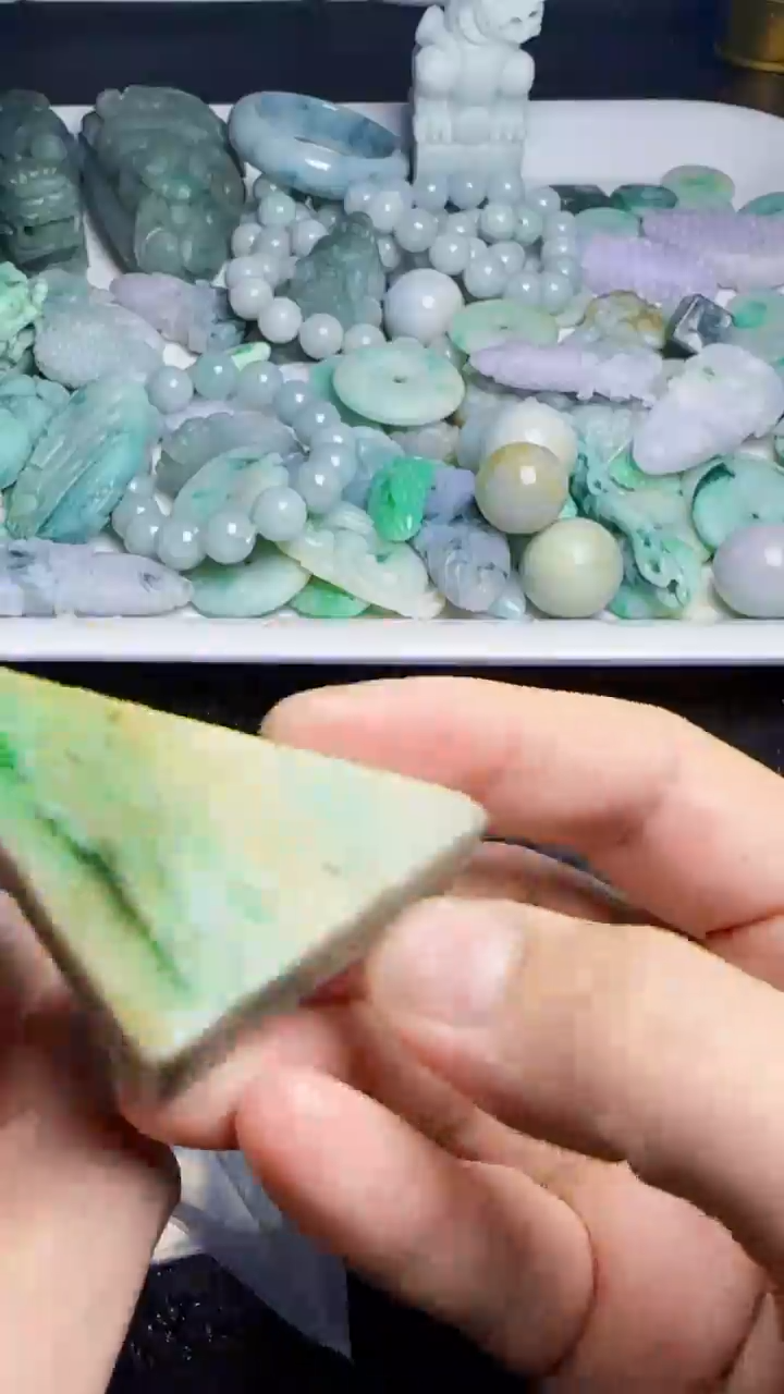 颈饰未镶嵌翡翠?166