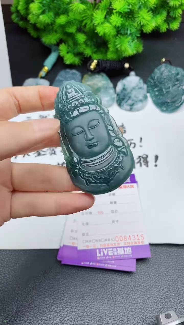 颈饰未镶嵌翡翠 