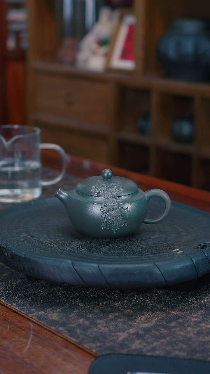 【闪购商品】精工浮雕猫咪半瓦 140CC