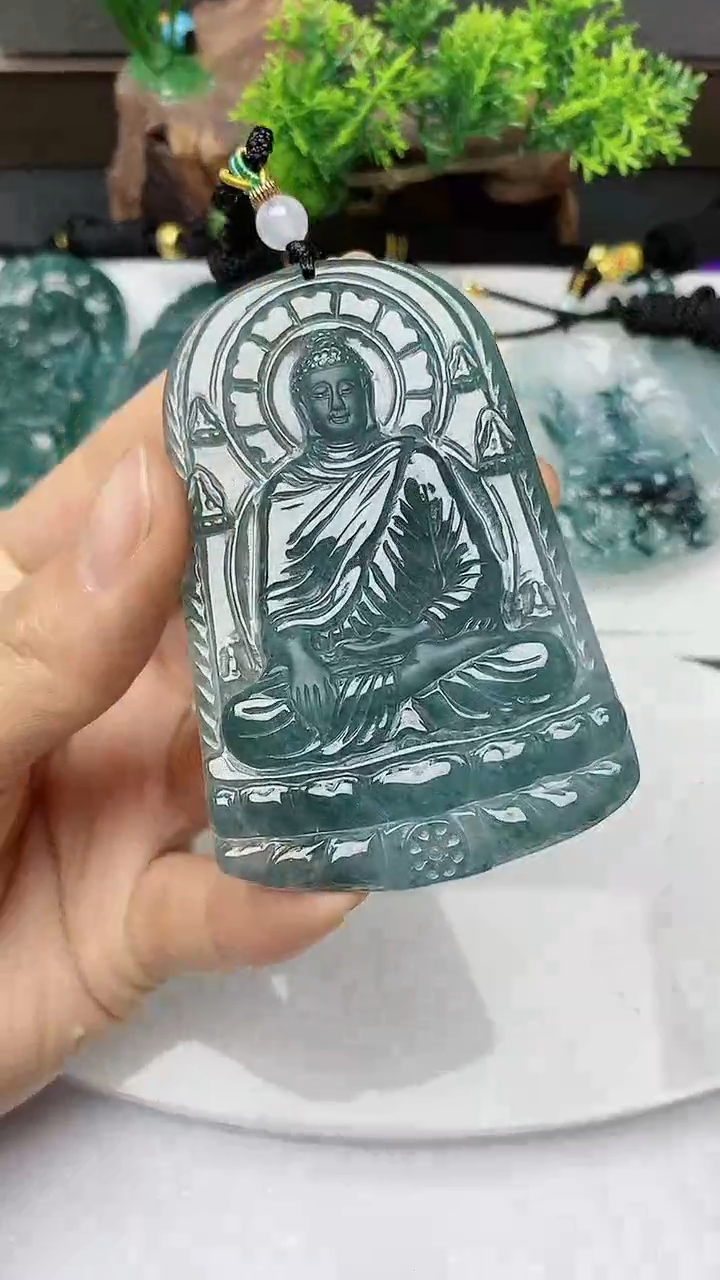 【闪购商品】翡翠颈饰未镶嵌         