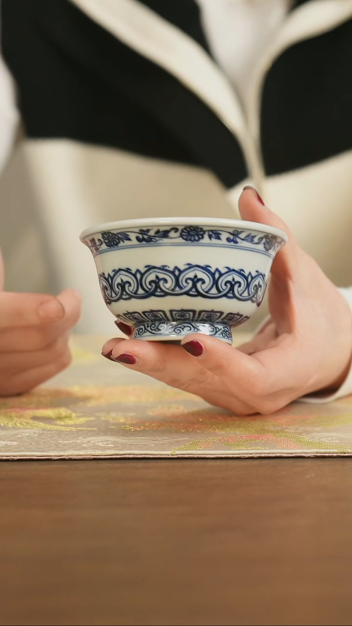 【闪购商品】景德镇手工青花宝相压手杯微瑕