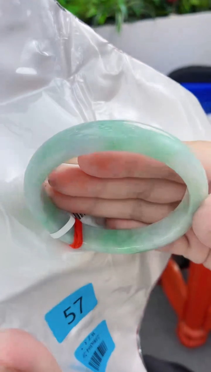 翡翠手镯未镶嵌翡翠手镯