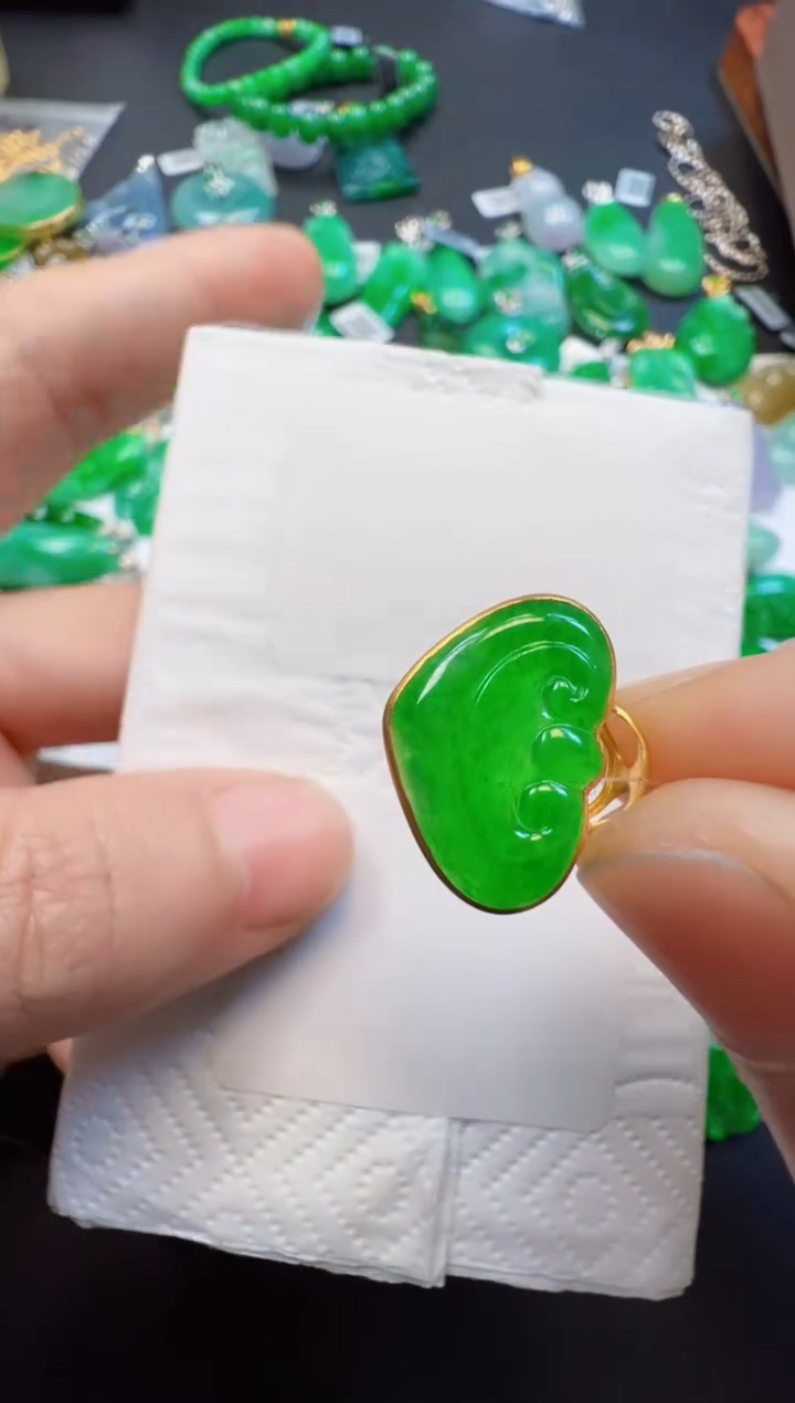 【闪购商品】翡翠吊坠(不含链)18K金镶嵌2980