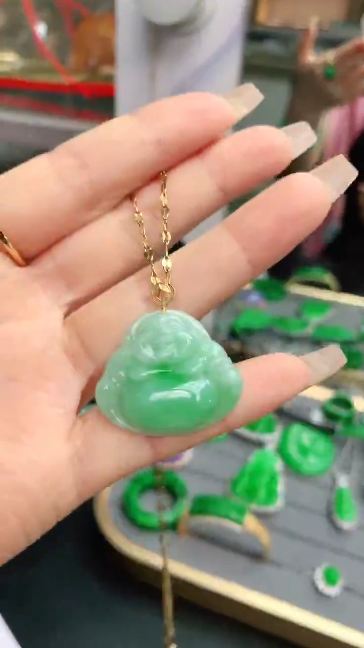 翡翠18K金镶嵌颈饰赠礼盒证书