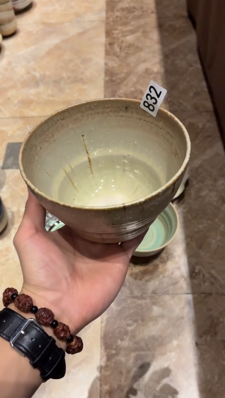 瓷片福*832微瑕燕麦色葫芦碗1个