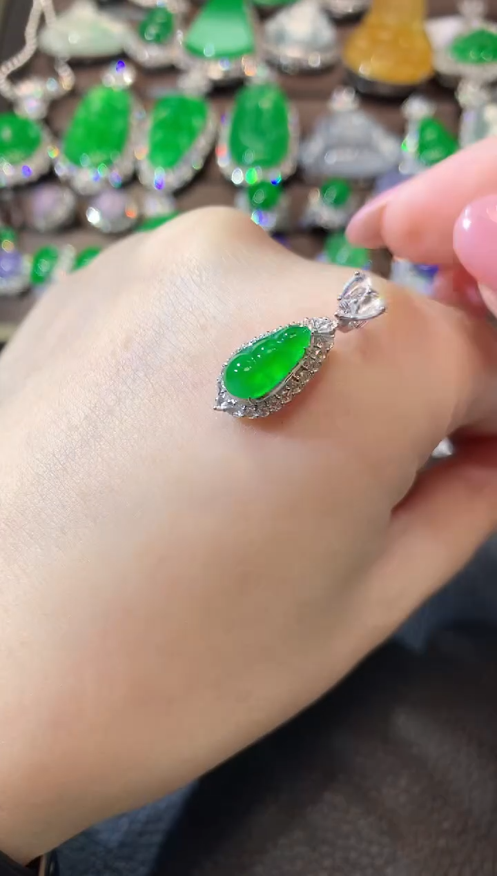 【闪购商品】翡翠吊坠(不含链)18K金镶嵌A34 