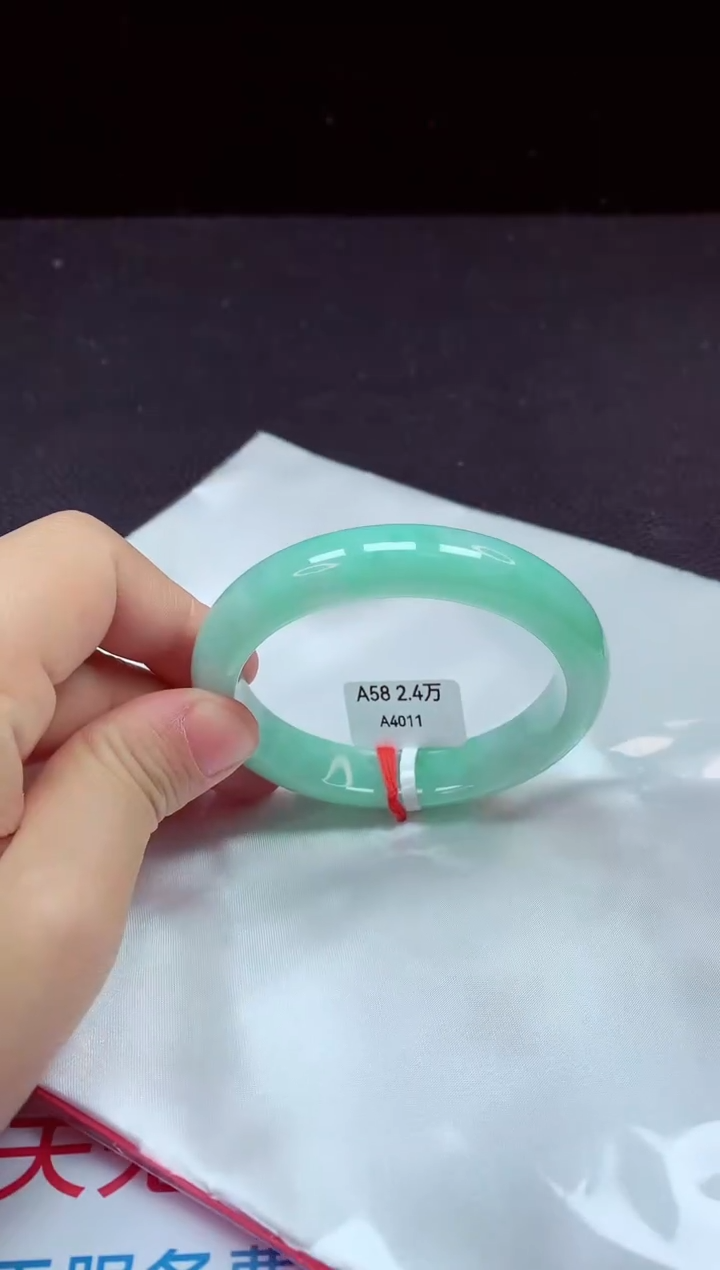 【闪购商品】翡翠手镯未镶嵌镯子57+