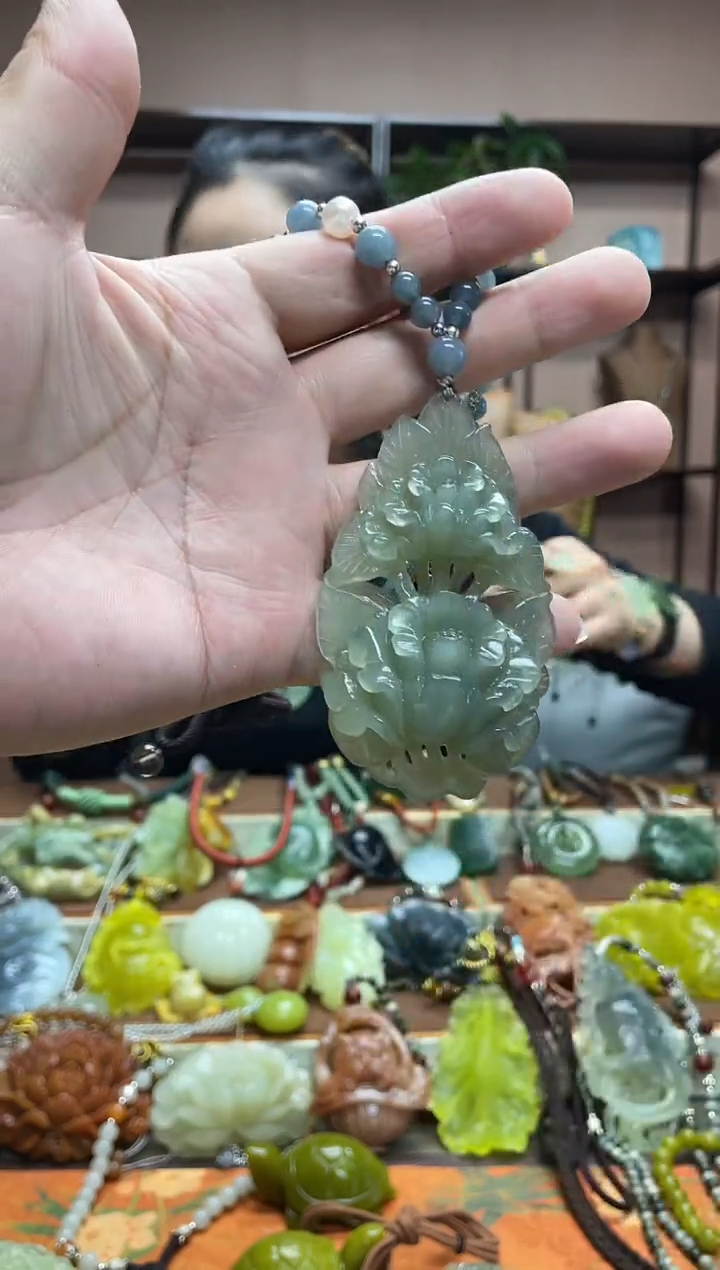 未镶嵌岫玉颈饰·