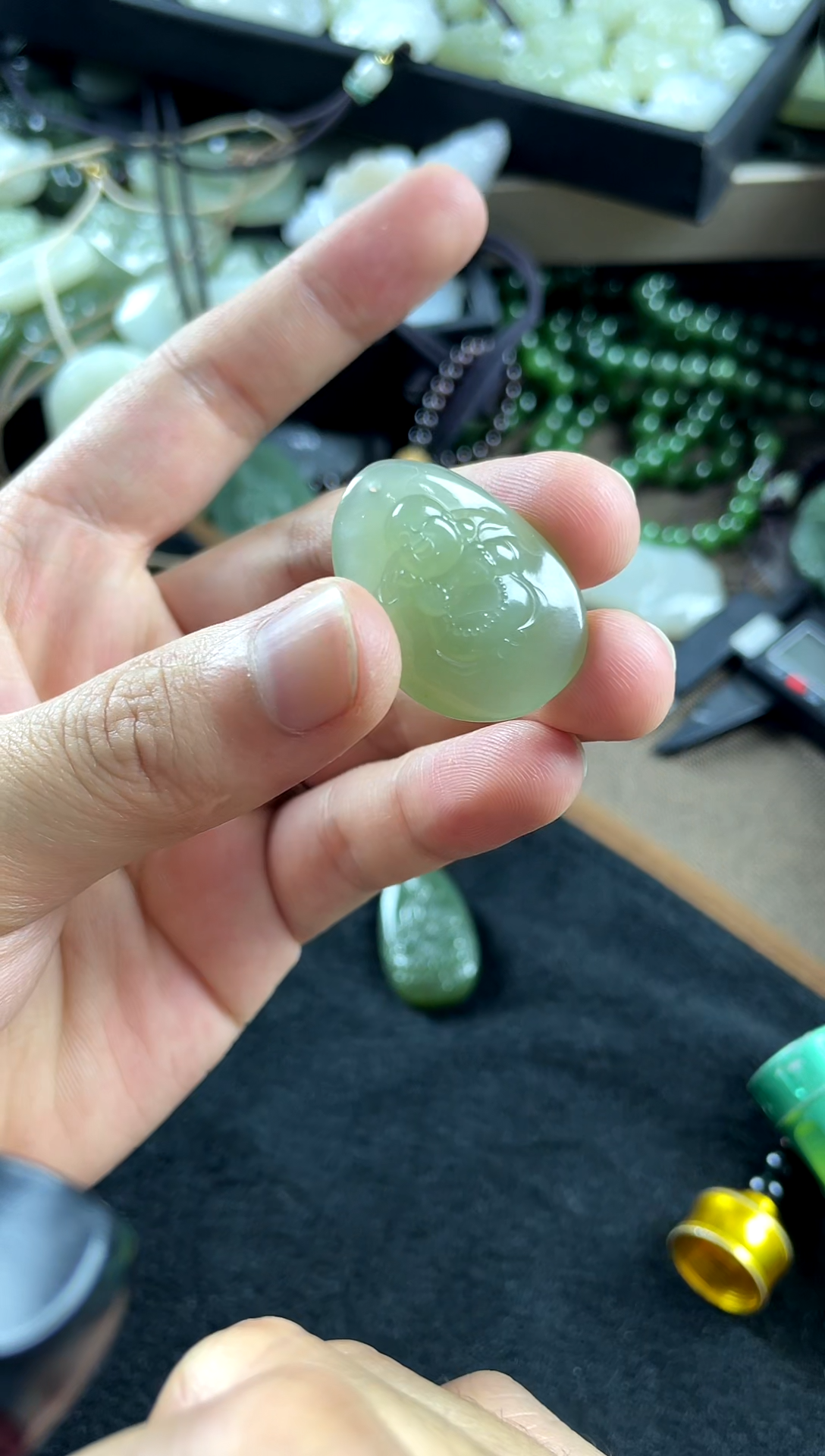 和田玉未镶嵌颈饰佛公 微瑕疵