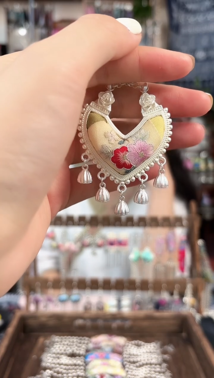 织绣民族风非遗老绣饰品102