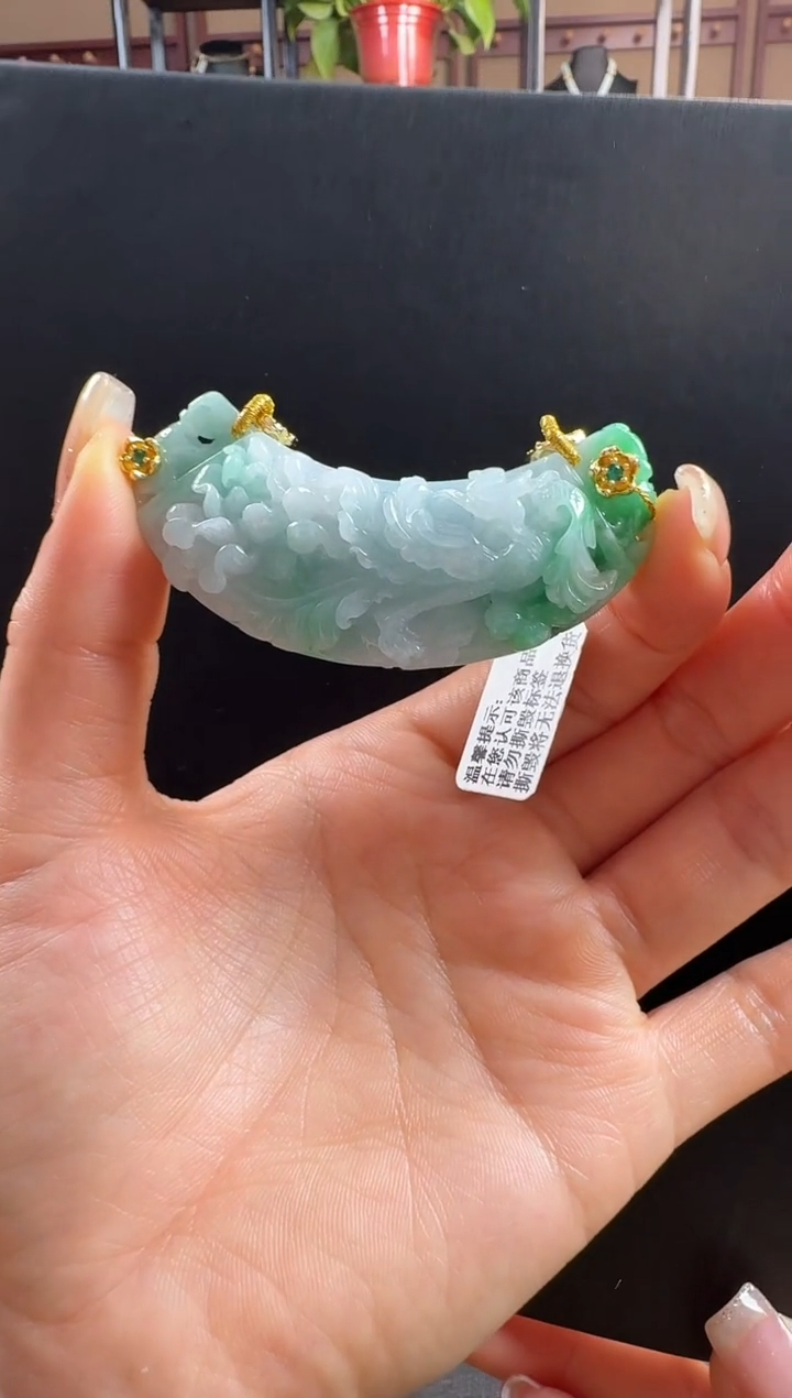 颈饰未镶嵌翡翠凤穿牡丹
