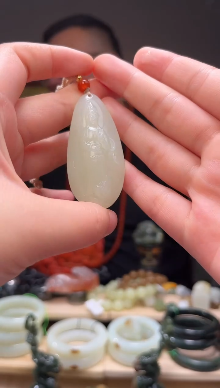 颈饰未镶嵌和田玉吊坠
