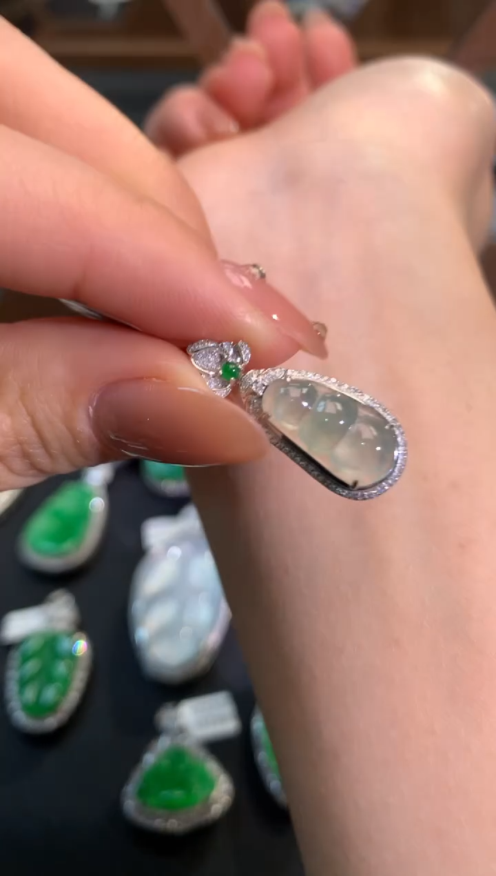 【闪购商品】翡翠吊坠(不含链)18K金镶嵌吊坠