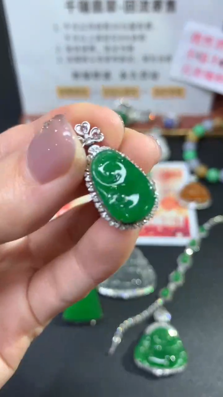 【闪购商品】翡翠吊坠(不含链)18K金镶嵌如意回流不退不换|6800+0